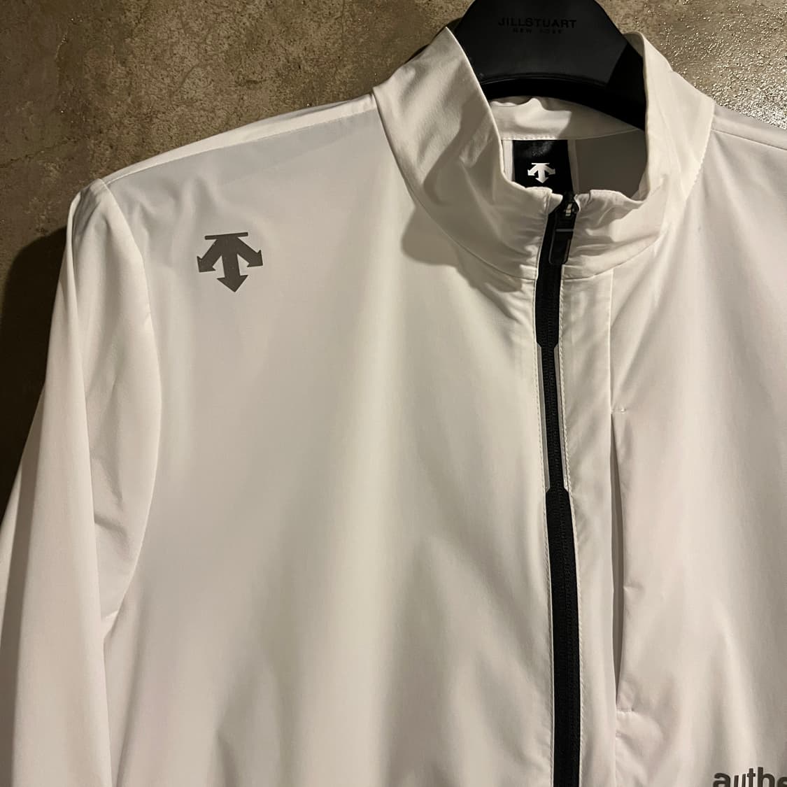 데상트 바람마깅 자켓 상품이미지2