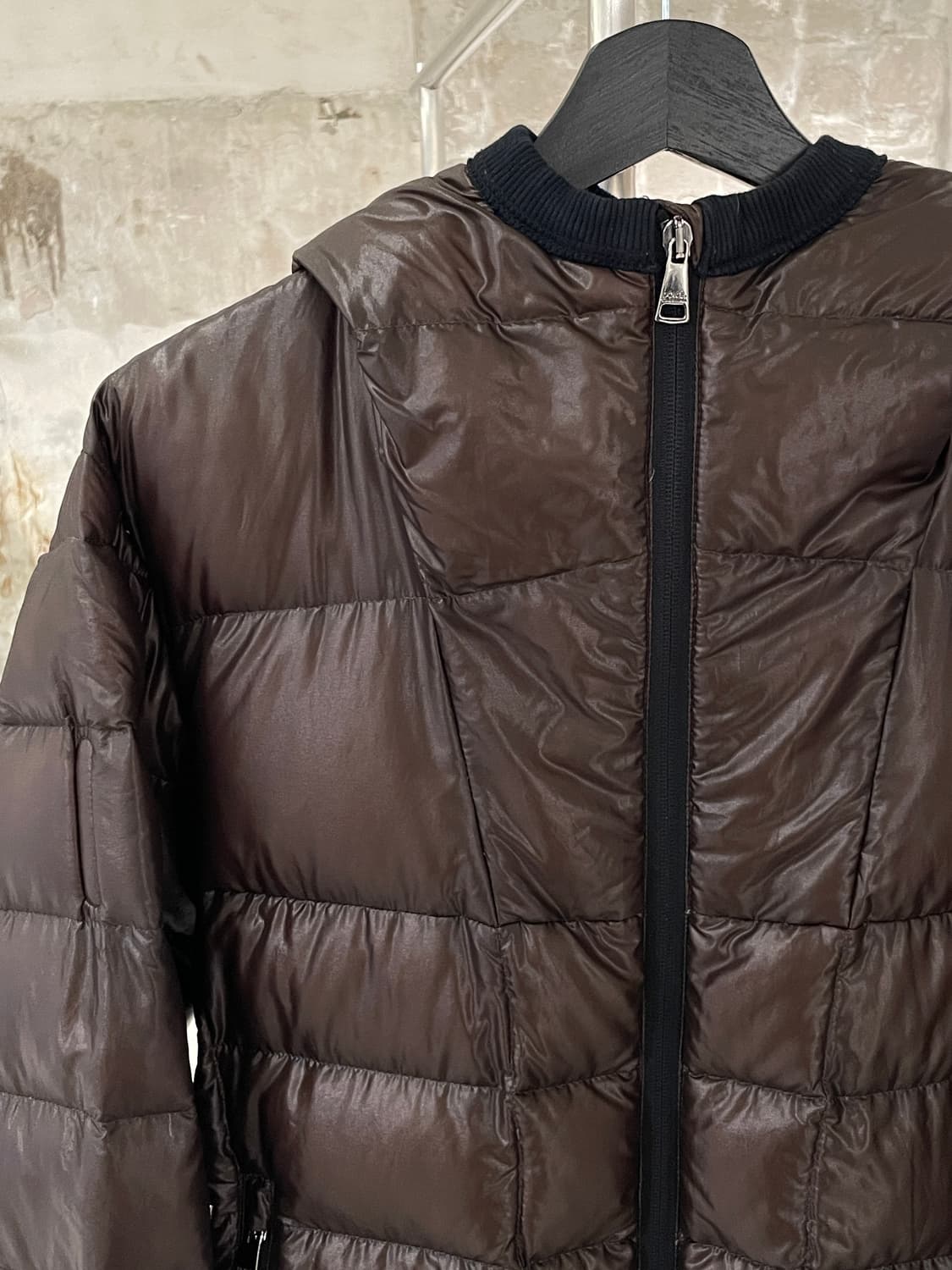 돌체 앤 가바나 딥 브라운 스키 클래식 구스 다운 후디 경량 패딩 상품이미지2