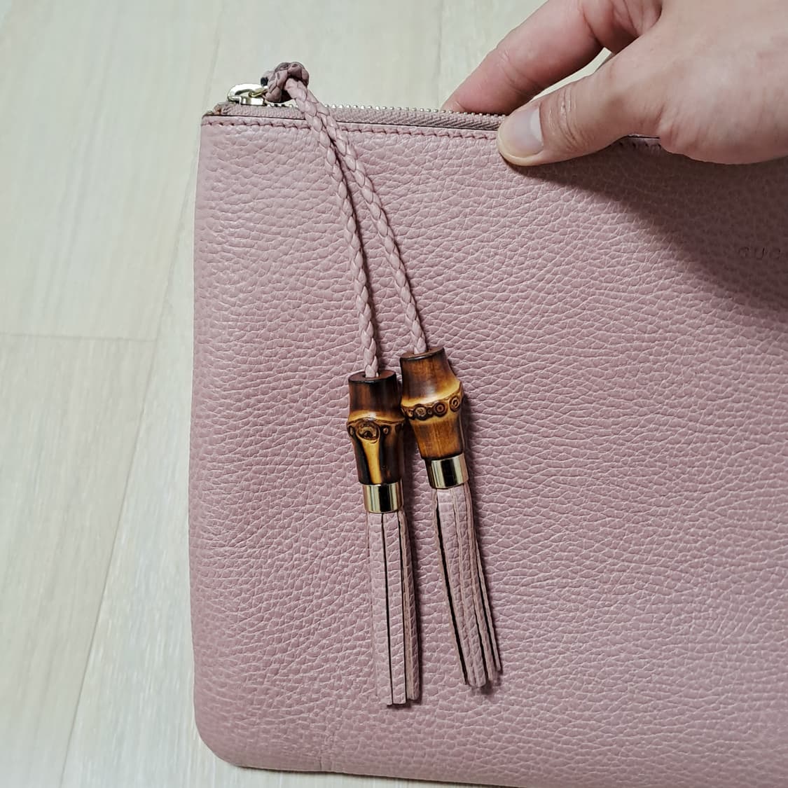 [100%/정품] 구찌 뱀부 태슬 레더 분홍 클러치,구찌클러치,구찌파우치 상품이미지4