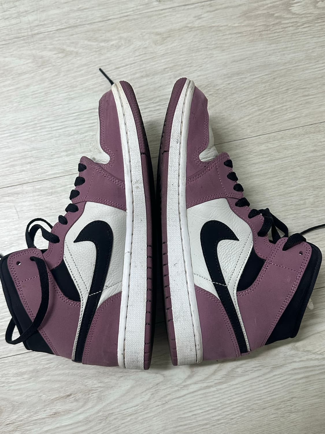 (W) 조던 1 미드 SE 라이트 멀베리 상품이미지2