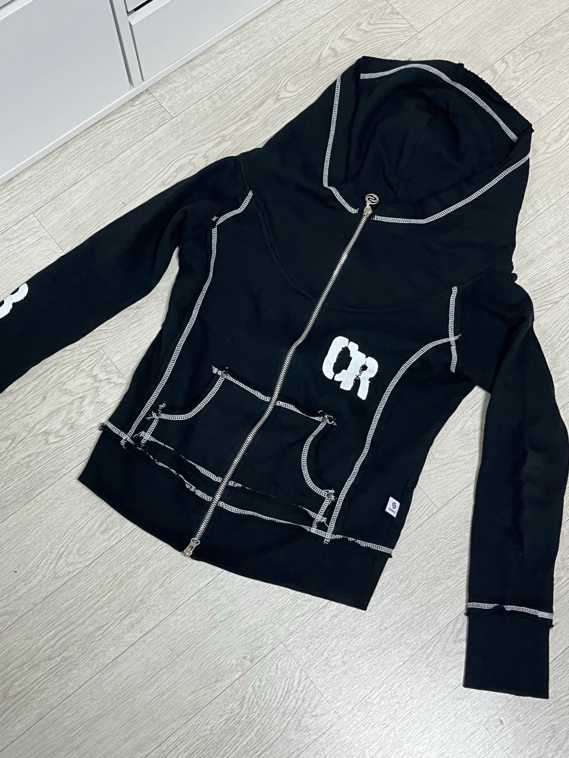 세릭 오프숄더 후드집업 상품이미지1