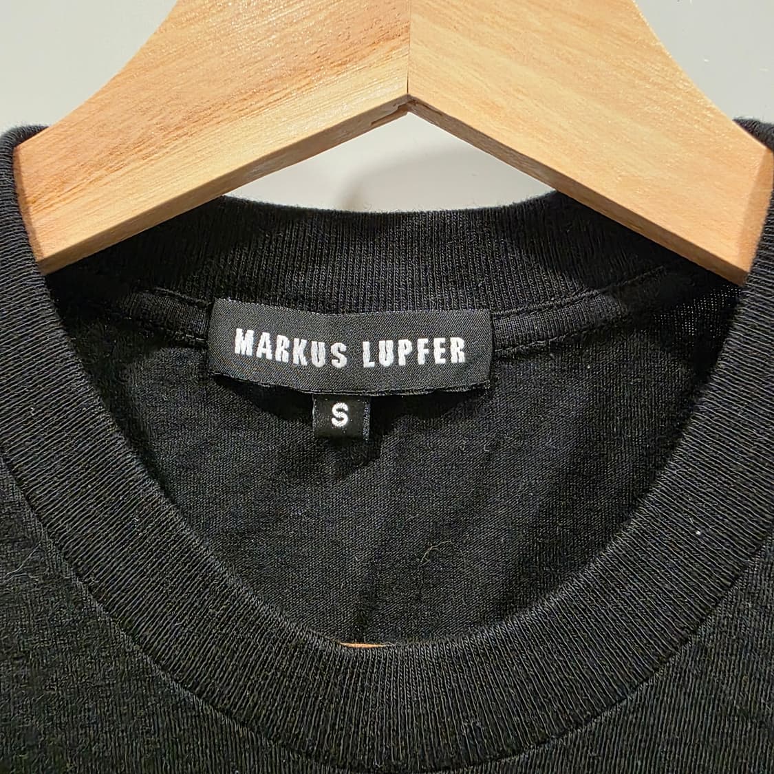 마커스루퍼 골드 시퀸립 반팔 티셔츠 (정품) 상품이미지3