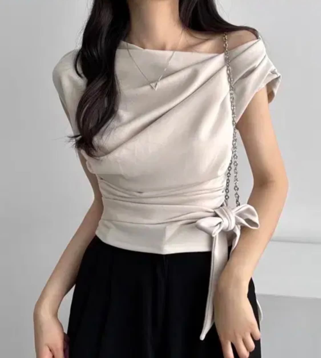 셔링 스트랩 오프숄더 블라우스 상품이미지1