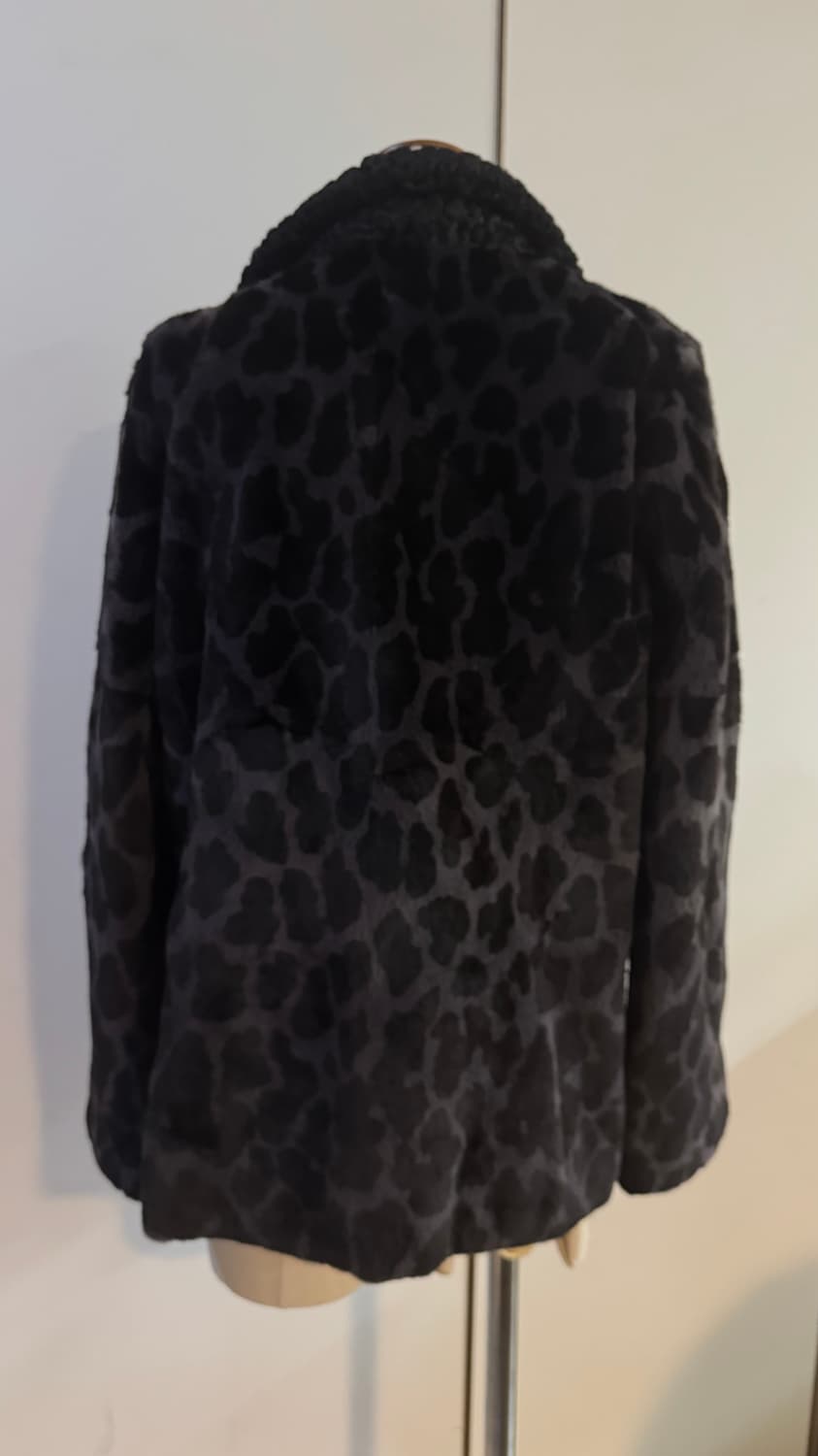 레오파드 무늬의 밍크 자켓입니다 상품이미지9