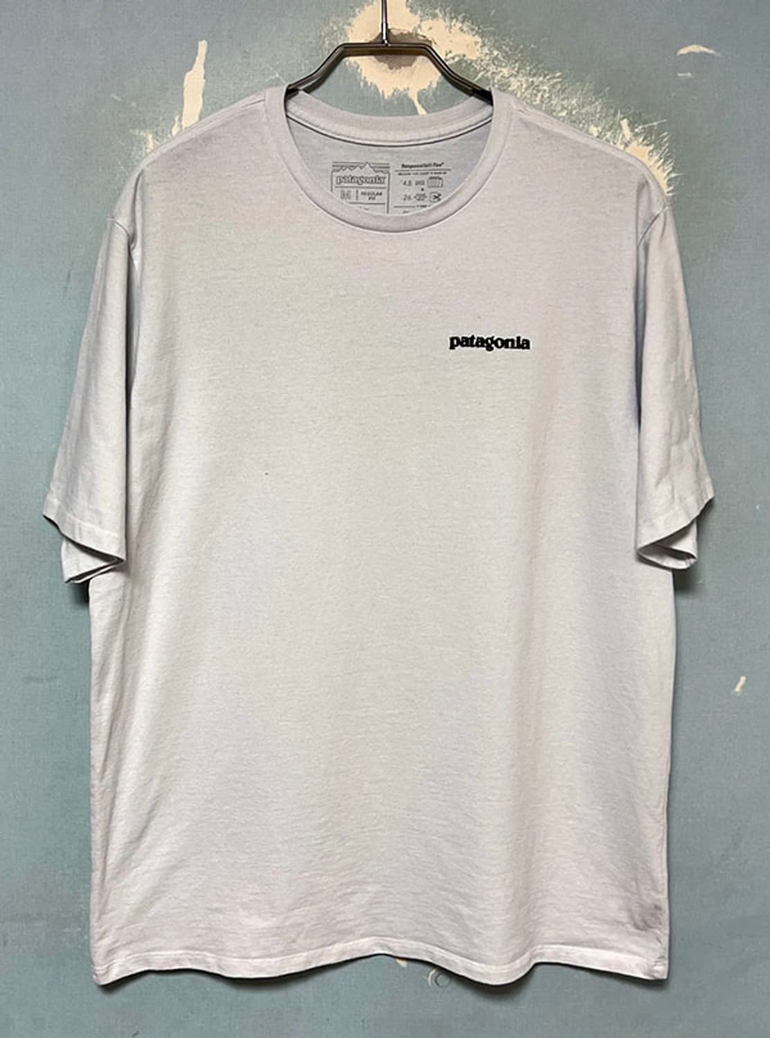파타고니아 남자 반팔티 화이트 라운드넥 캐주얼 백로고 기본 M 95  상품이미지1