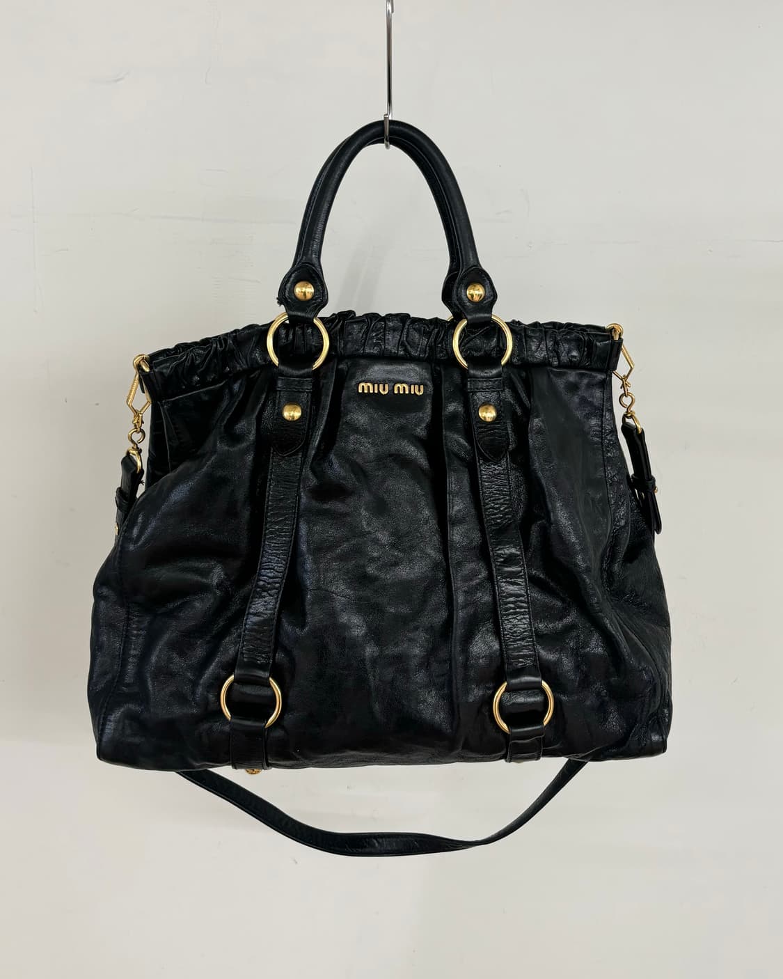 미우미우 블랙 비텔로 럭스 레더 토트백 상품이미지2