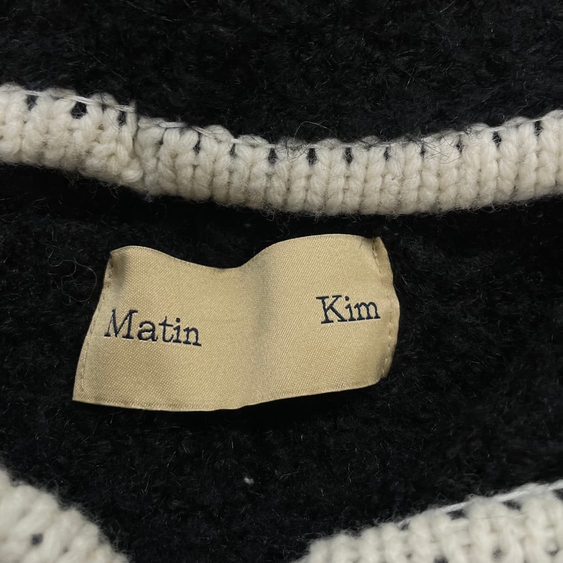 마뗑킴 Matin kim 라인 포인티드 니트 후드집업 상품이미지5