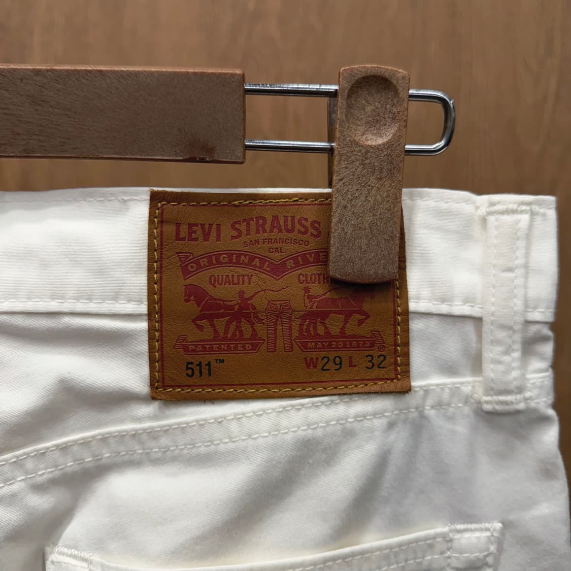 리바이스 511 워싱 코튼 팬츠 화이트 탭 디테일 스트레이트핏 화이트 상품이미지7