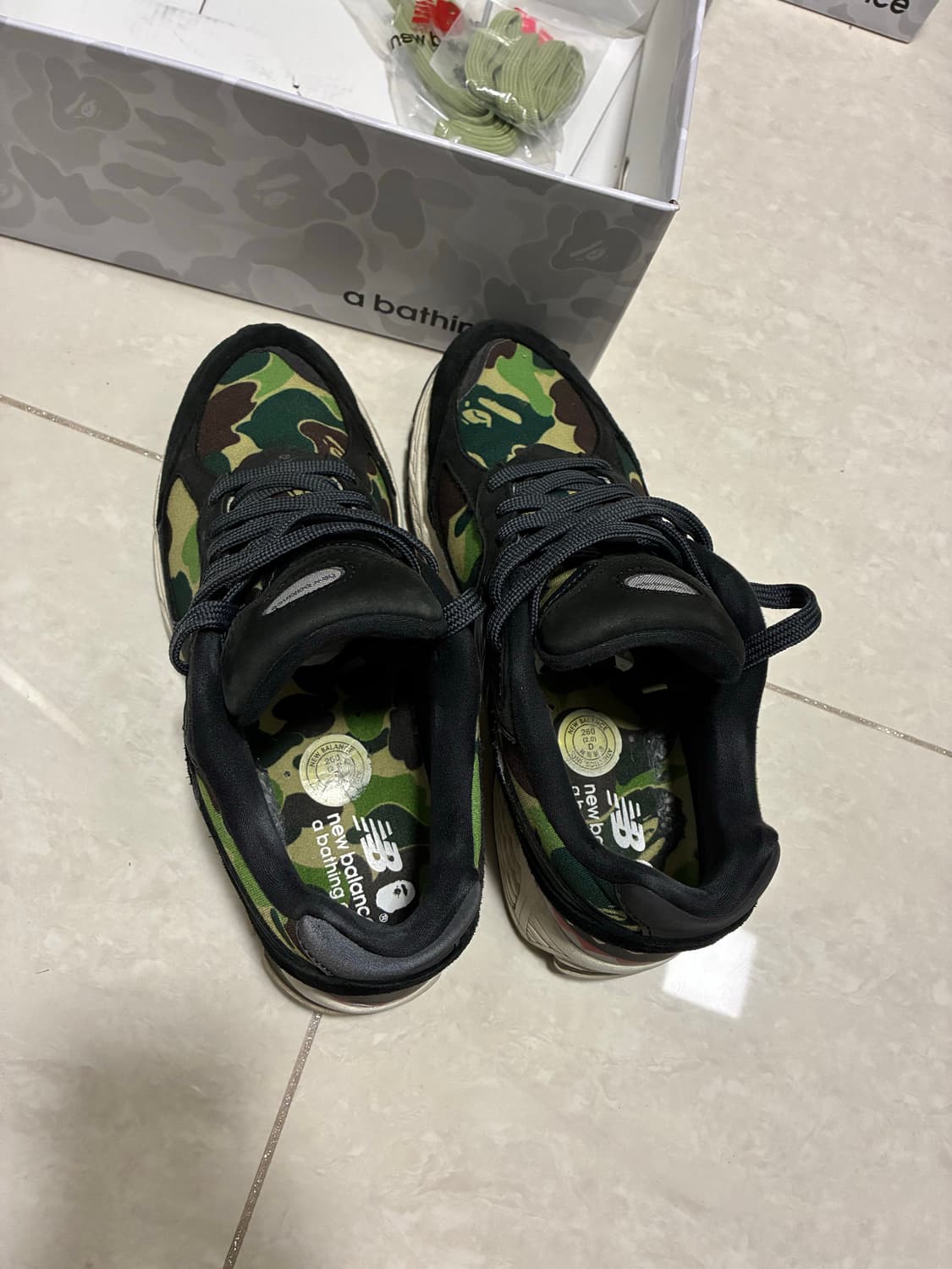 베이프 뉴발란스 2002R 상품이미지2