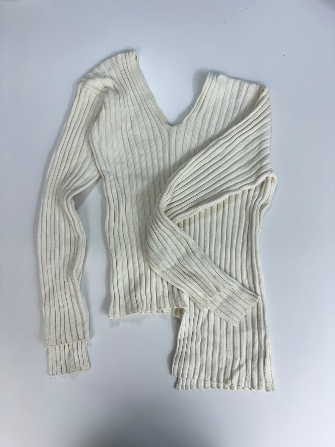 헬무트랭 컷아웃 언발 니트 상품이미지1