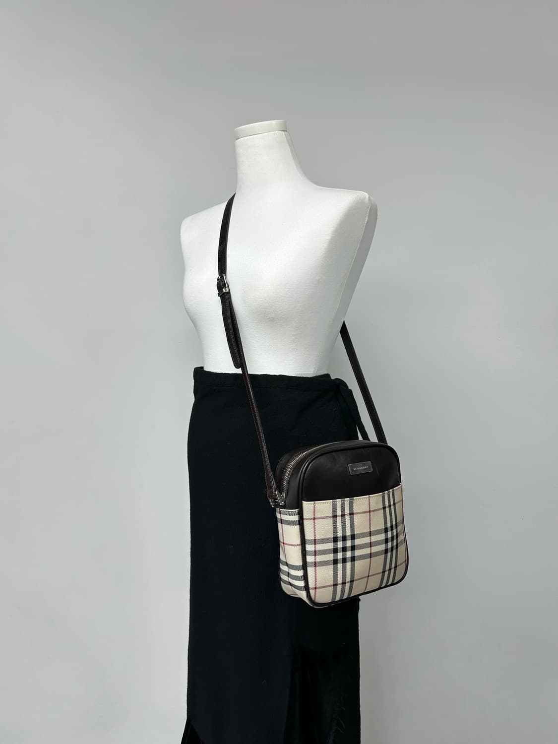버버리 체크 메탈 로고 카메라백 크로스백 상품이미지3