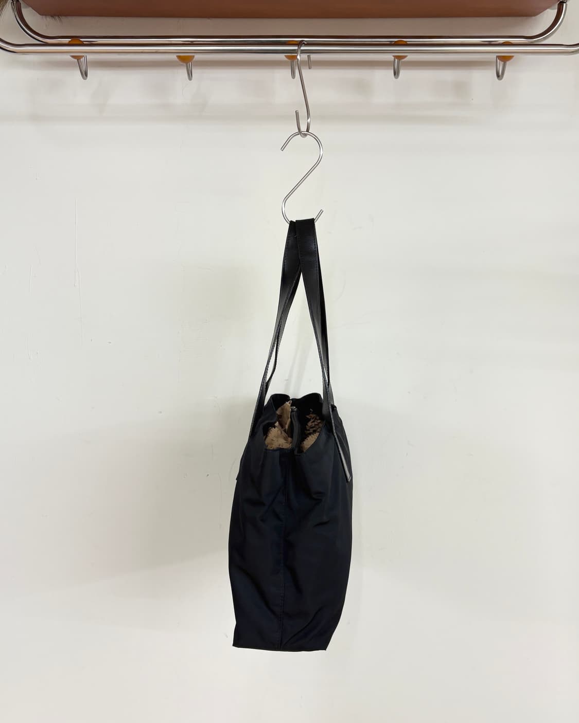 프라다 블랙 테수토 트라이앵글 숄더백 상품이미지6