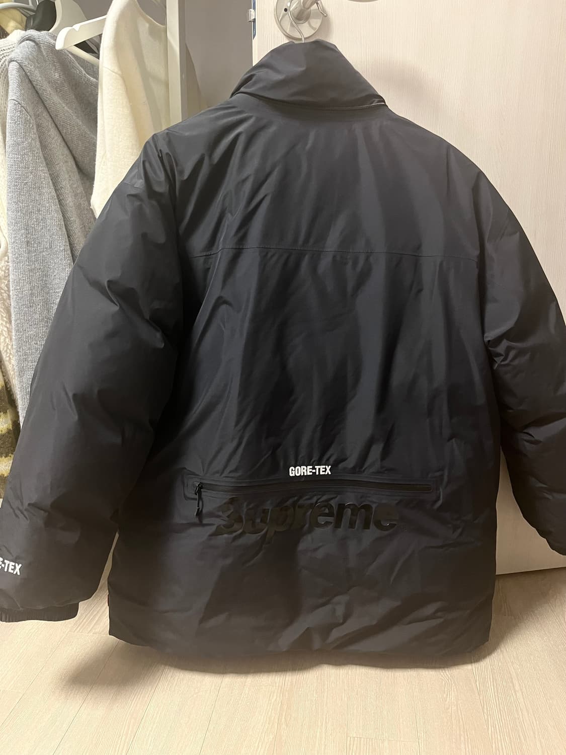 슈프림 22FW 700필 고어텍스 패딩 자켓 판매 상품이미지3