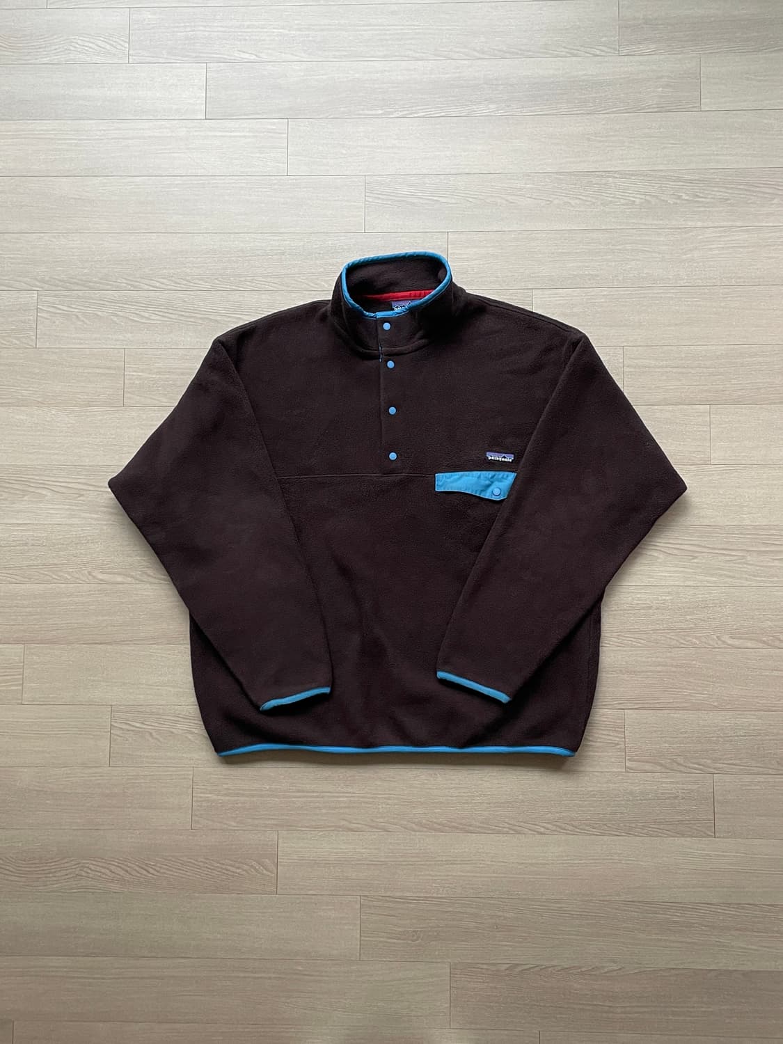 파타고니아 신칠라 브라운 플럼 잔나비 최정훈 착용 상품이미지1