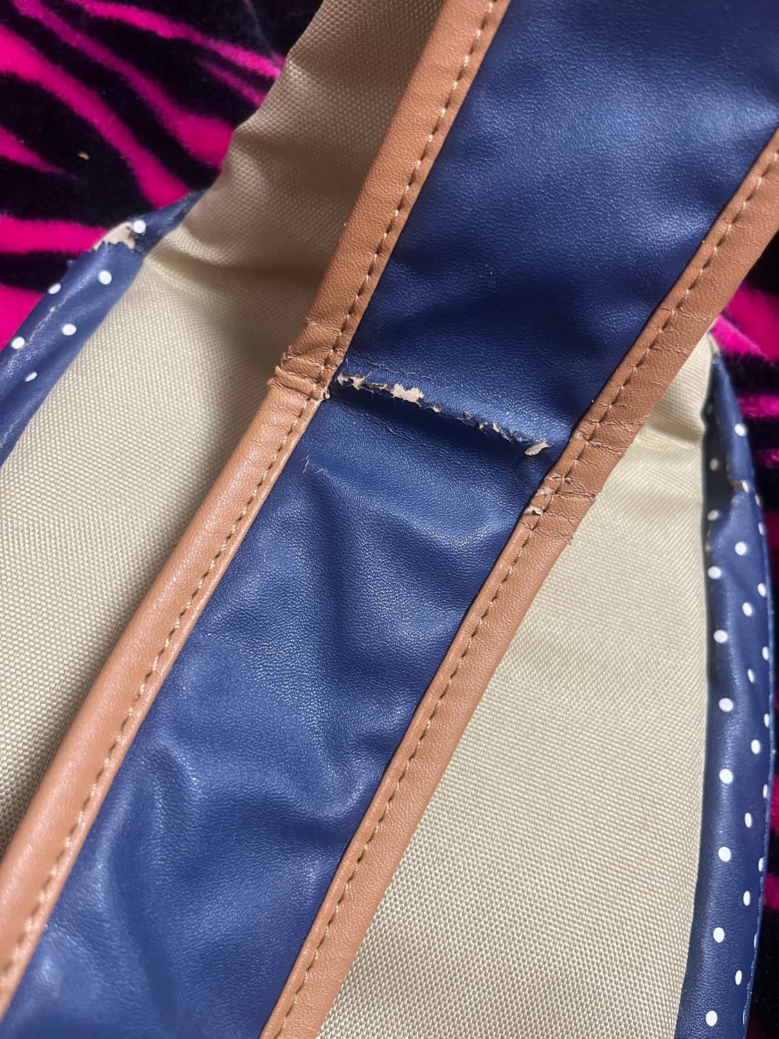 핀터가방 딸기초코 리본 크로스백 바디백 가방 라떼갸루 상품이미지3