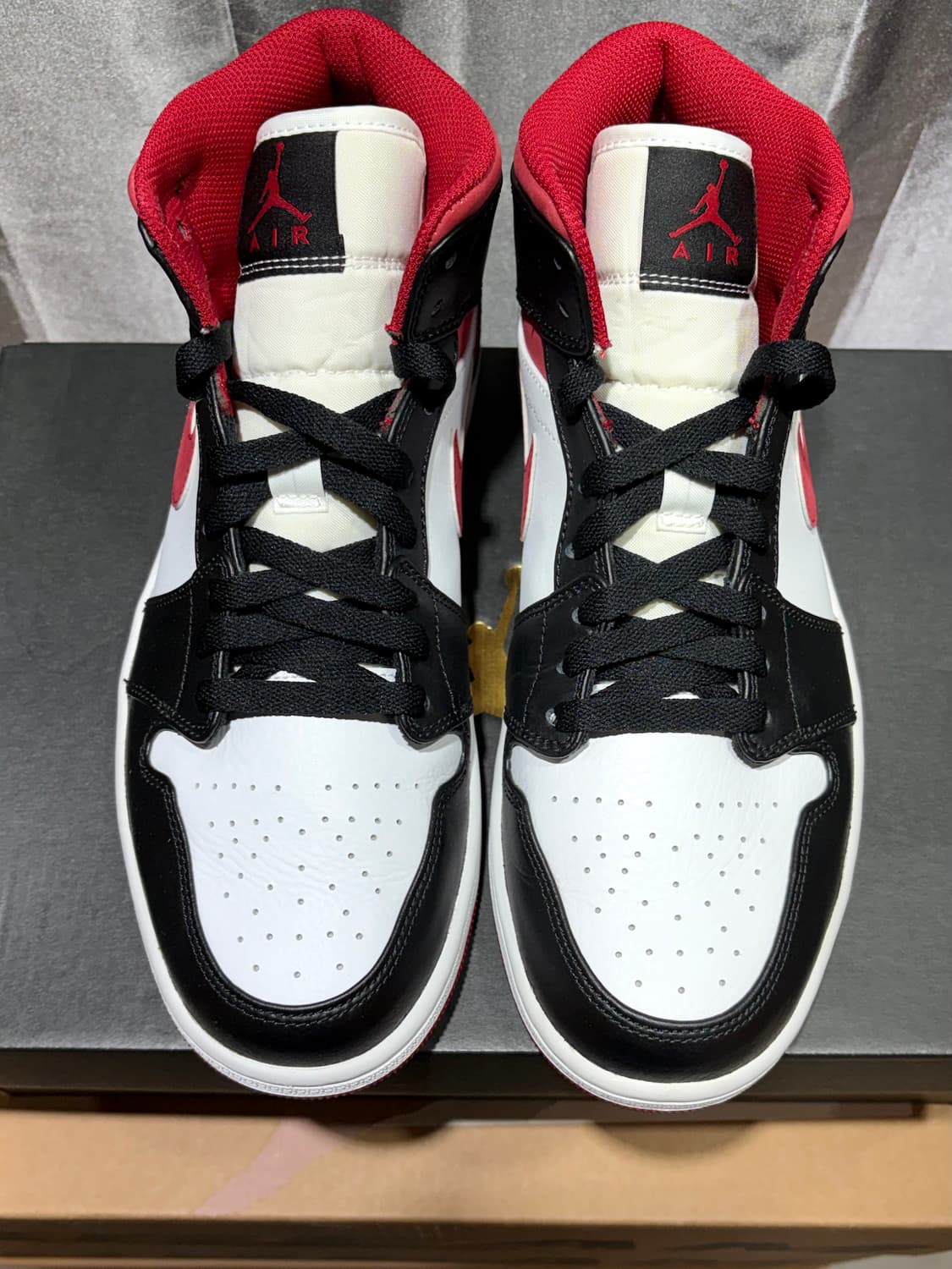 (새상품급) 조던 1 미드 짐레드 블랙 화이트 상품이미지2
