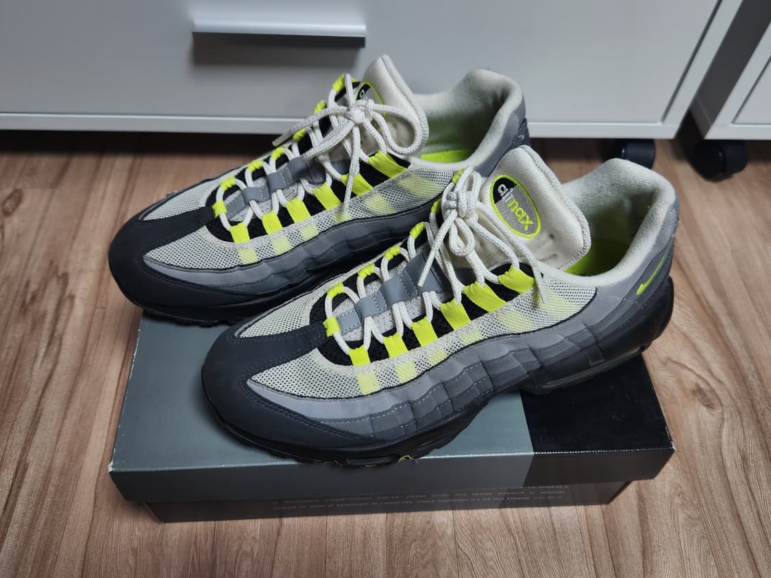 나이키(Nike) 에어맥스 95 OG 네온 2020 285사이즈 상품이미지1