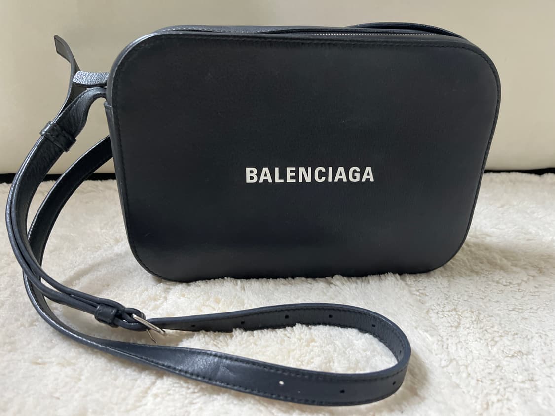 발렌시아가 에브리데이 카메라백 블랙 상품이미지1