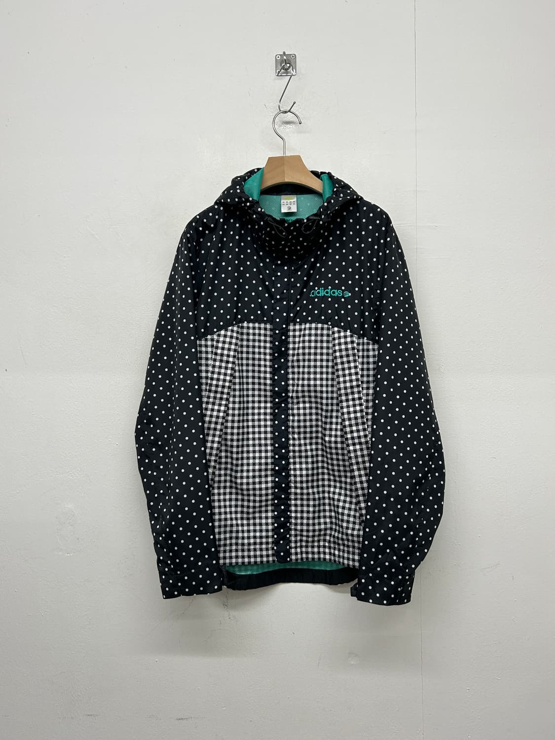 아디다스 도트 체크 패턴 바람막이 상품이미지1