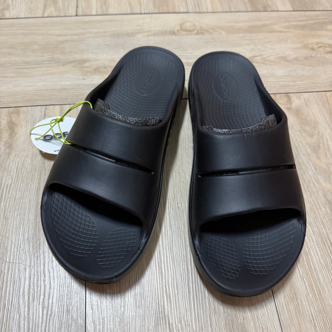 m10,280) 50,000원 우포스 우아 슬리퍼 블랙 상품이미지1
