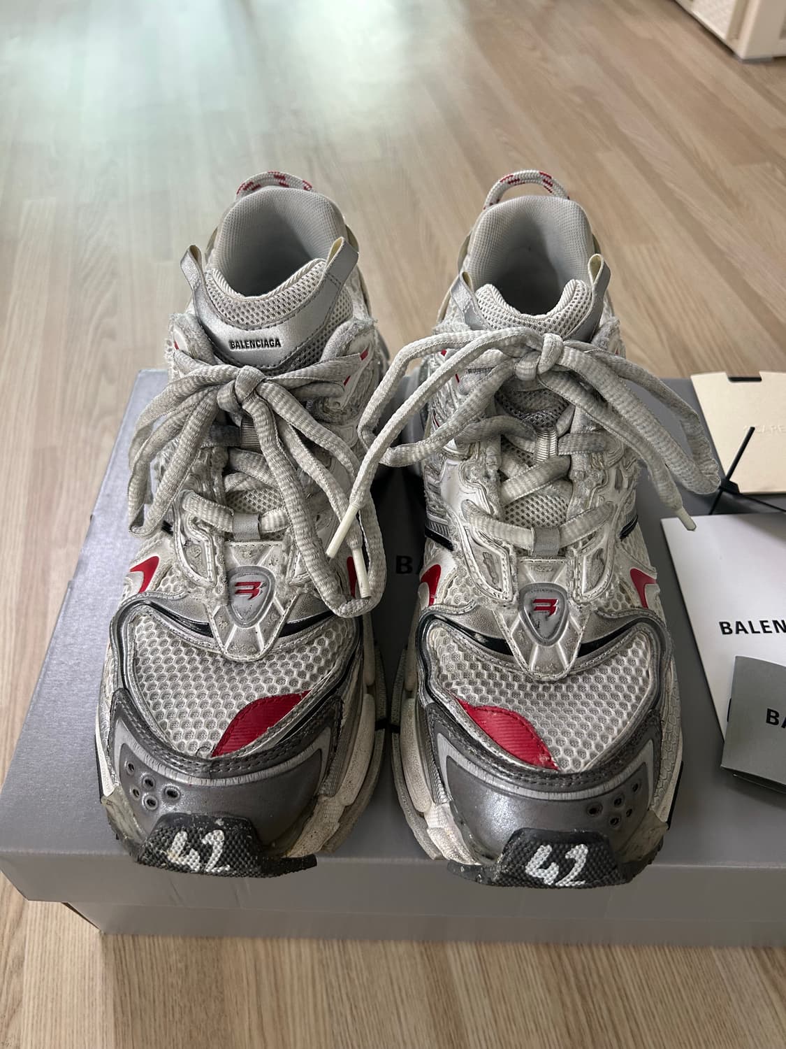 [42] 발렌시아가 러너 2.0 스니커즈 화이트 그레이 레드 상품이미지2