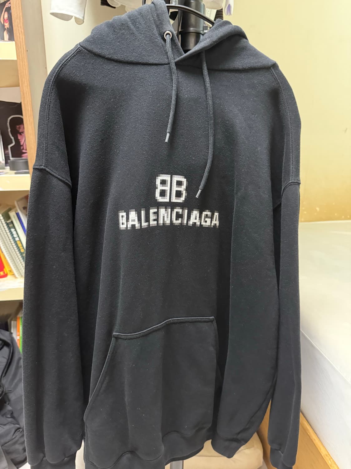 발렌시아가 BB 픽셀 로고 후디 상품이미지1