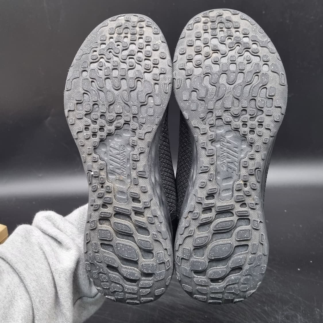 나이키 레볼루션6 올블랙 운동화 240. 상품이미지3