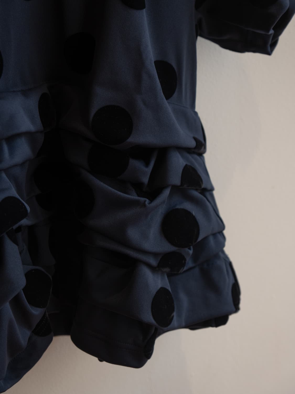 꼼데가르송 도트 패턴 프릴 티셔츠 상품이미지3