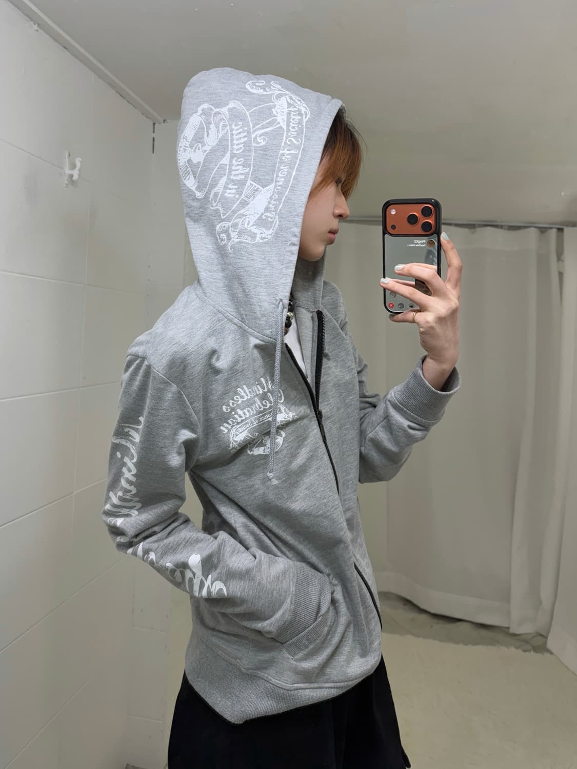 인더애틱 그레이 펑크 프린팅 후드집업 상품이미지1