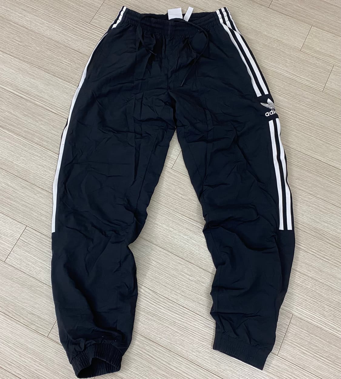아디다스 트레포일 락업 팬츠 M 사이즈 상품이미지1
