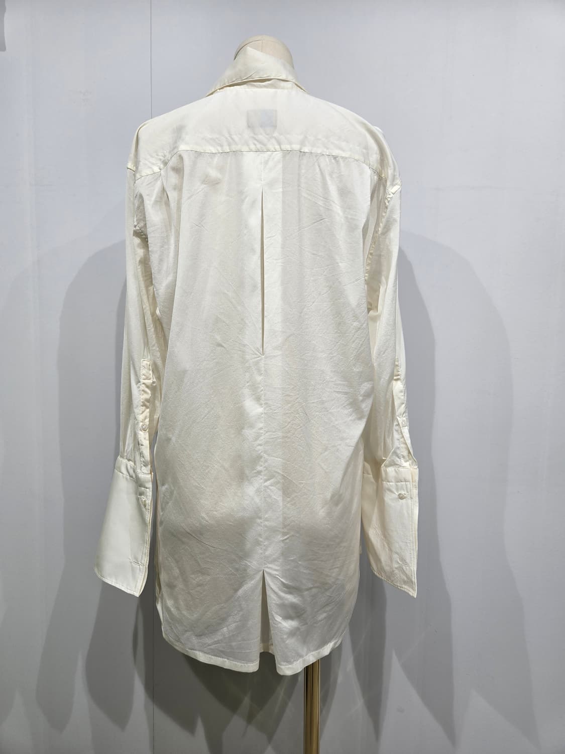 펜디 아이보리 실크 롱 슬리브 셔츠 상품이미지2