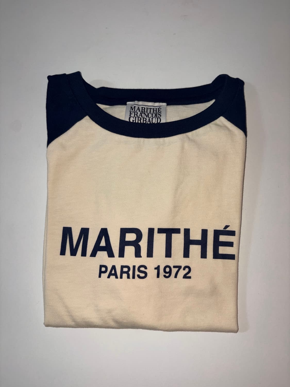 마리떼 프랑소와 저버 24SS 크림 네이비 로고 나그랑 반팔 크롭 상품이미지2