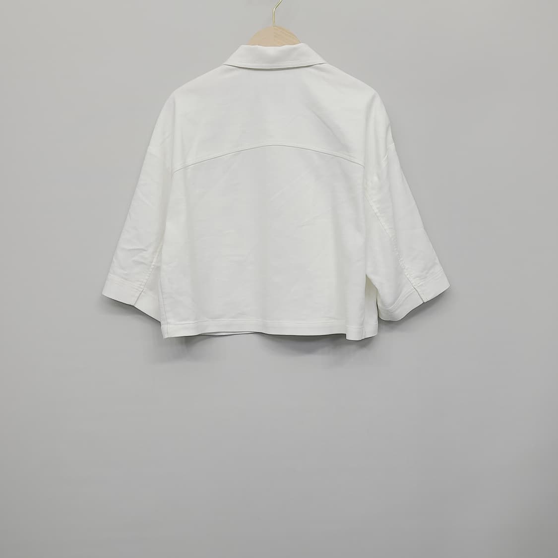 듀엘(DEWL) 화이트 보석 버튼 크롭 자켓 (66) 상품이미지5