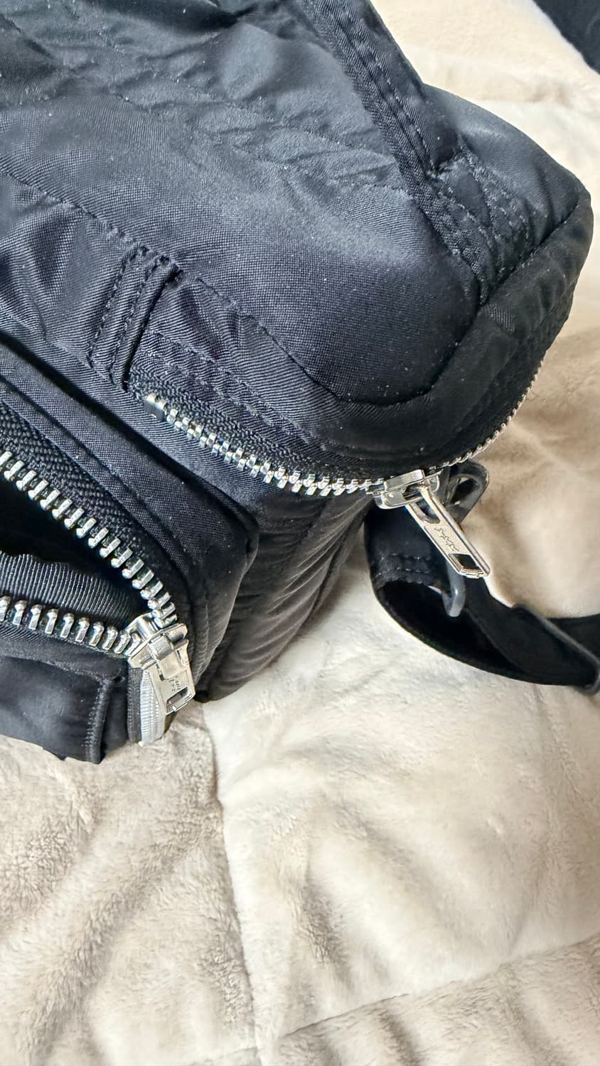 요시다 포터 카메라백 블랙 판매합니다. 상품이미지3