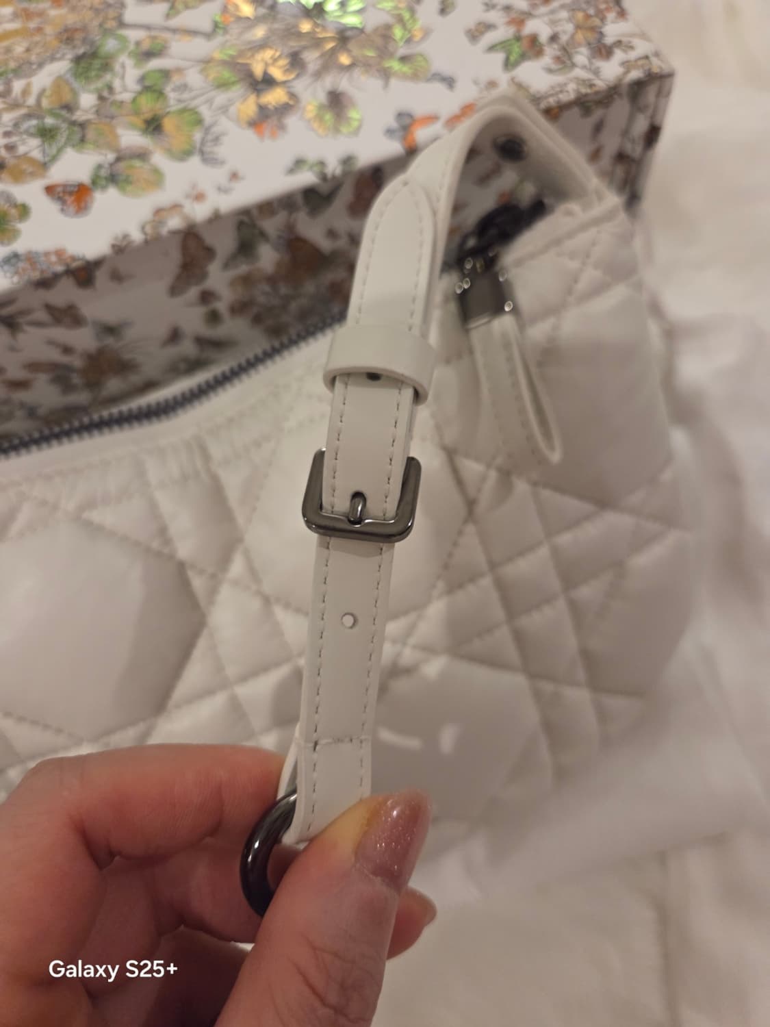 디올 카로 튤립  2022년 시즌백 상품이미지4