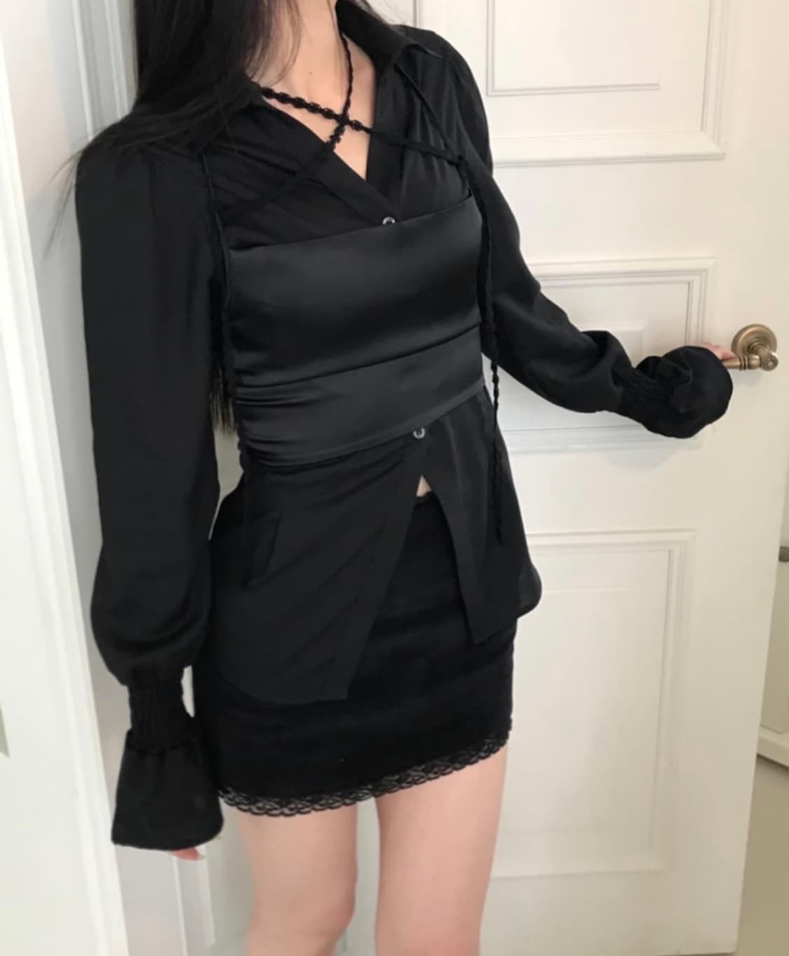 윤비누 클리시어 코프 콜라보 블라우스 블랙버전 상품이미지3