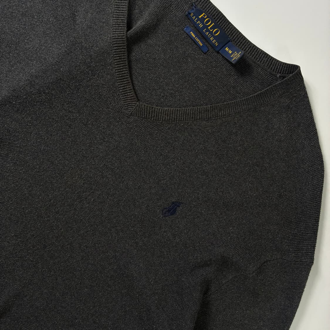 Polo  폴로 랄프로렌 자수 피마코튼 차콜 브이넥 니트  상품이미지3