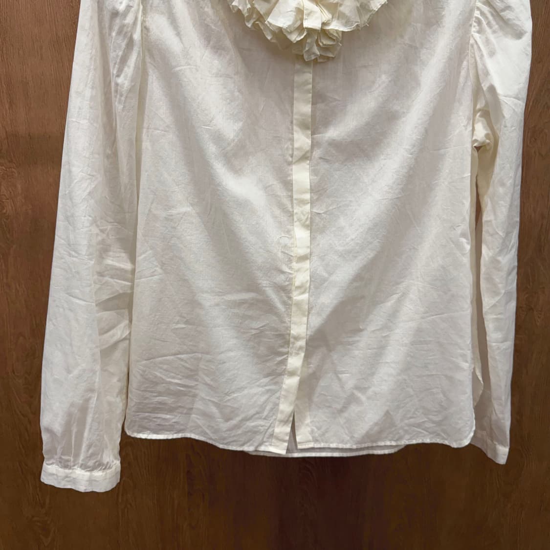 마가렛호웰 블라우스 더블 레이어드 러플 넥 히든 버튼업 디테일 아이보리 상품이미지5