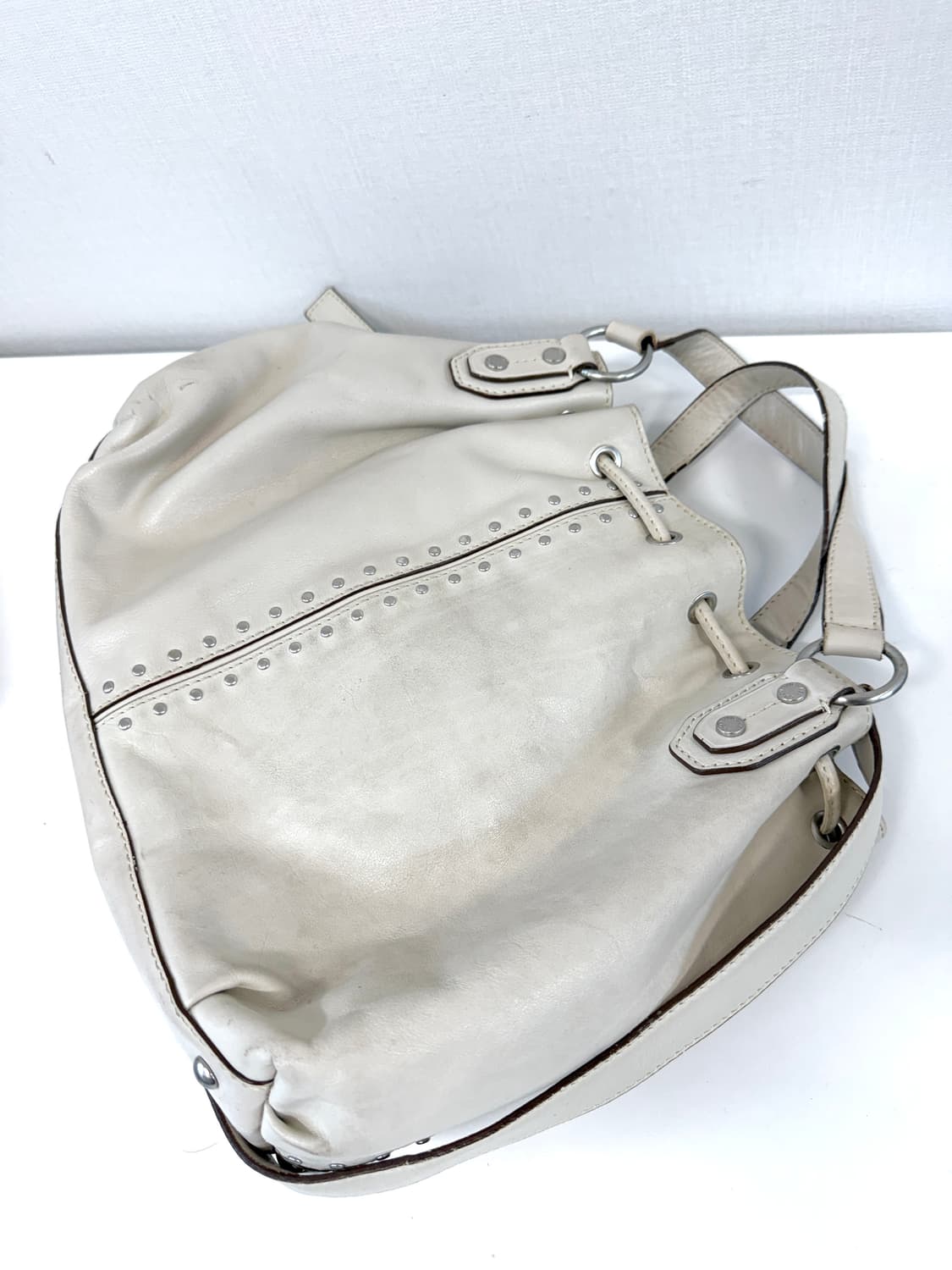 마이클코어스 화이트 스터드 백 상품이미지6