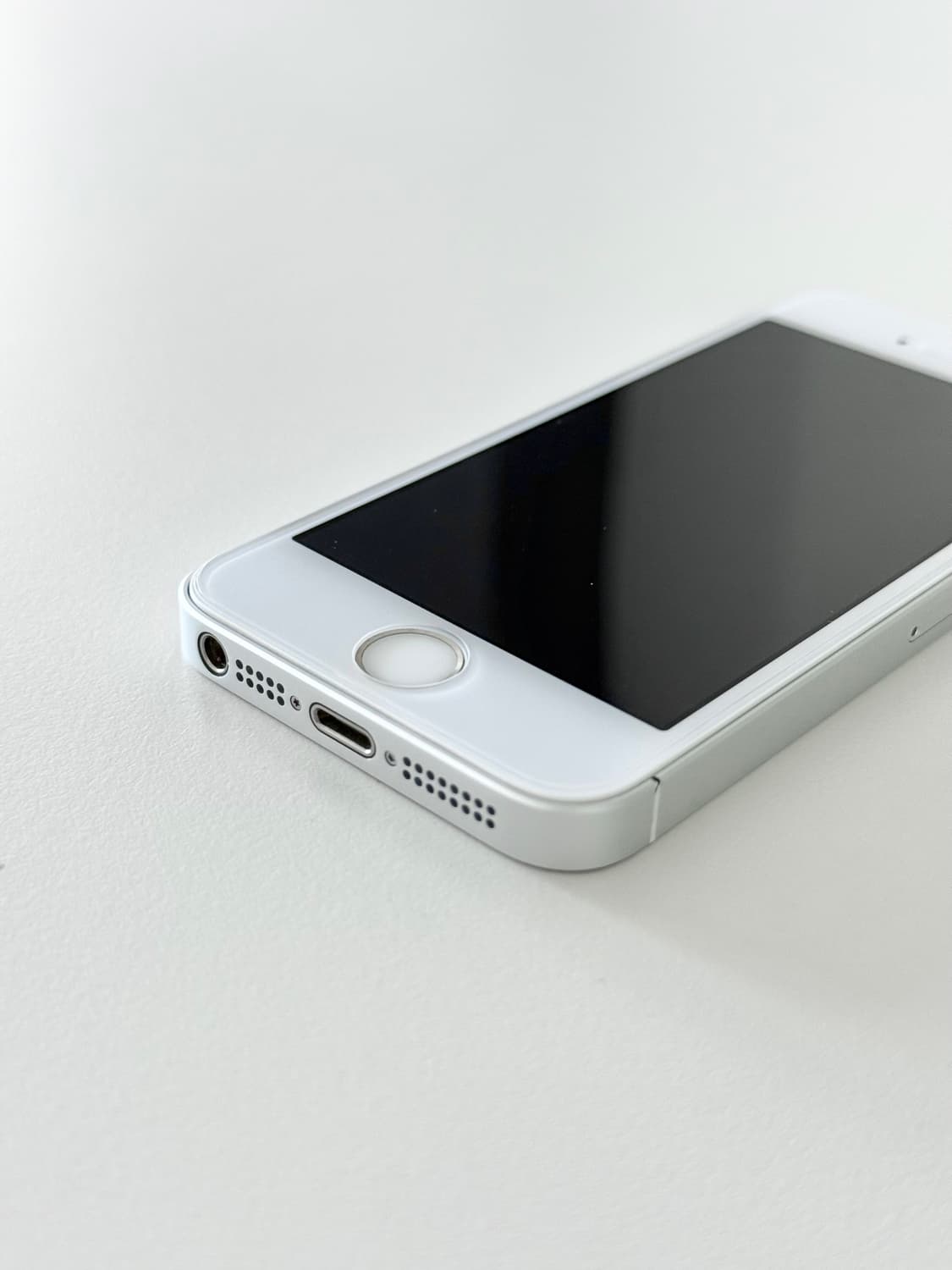 아이폰 SE 실버 128GB (해외판) 판매합니다 배티리100 상품이미지4