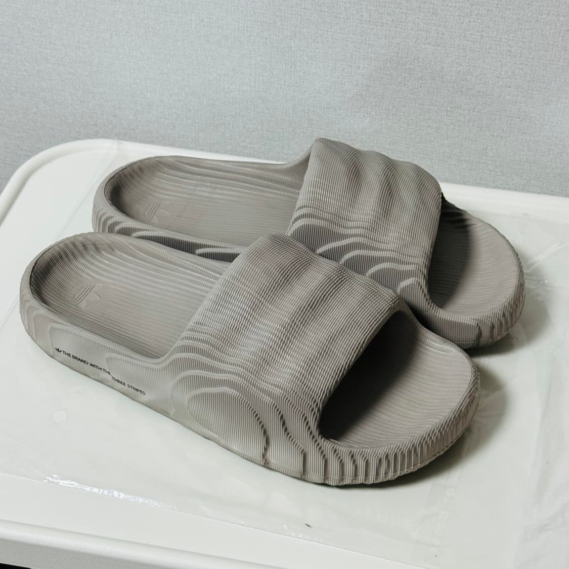 아디다스 아딜렛22 슬라이드 슬리퍼 상품이미지2