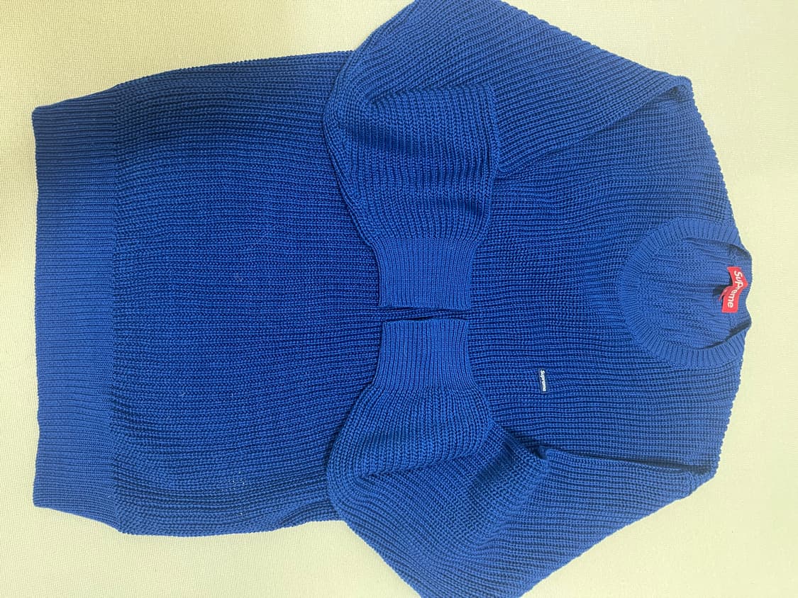 슈프림 스몰 박스 리브드 스웨터 로얄블루 색상입니다.  상품이미지5