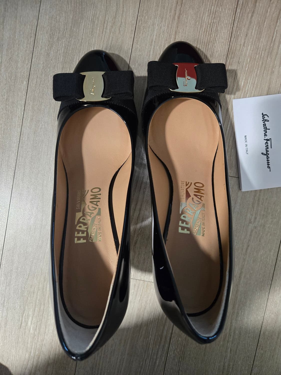 페라가모 바라보우 펌프스 상품이미지1