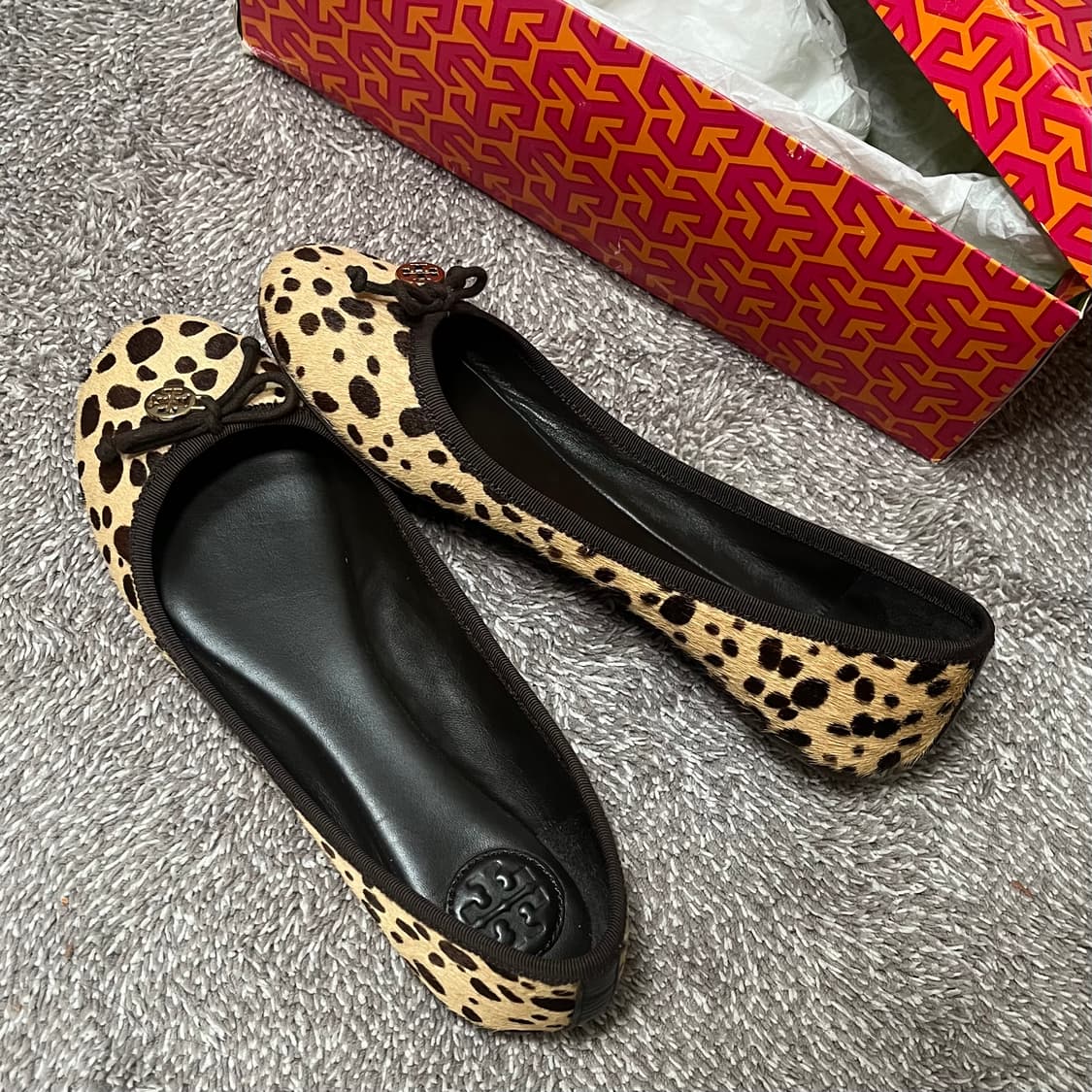 Tory Burch 토리버치 레오파드 송치 플랫 6.5 상품이미지1