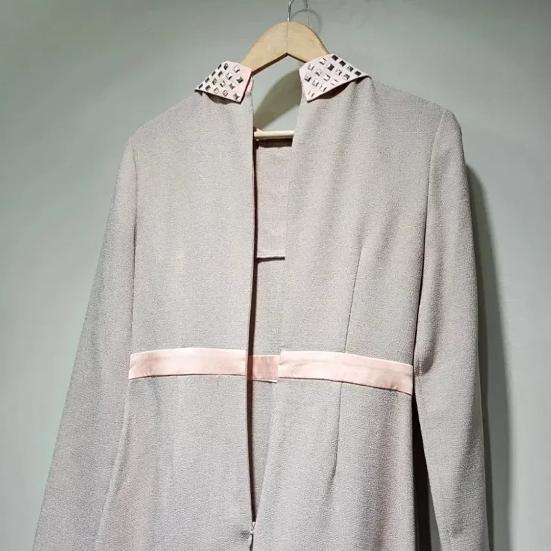 산드로 스터드 배색 카라 원피스 44반 상품이미지9