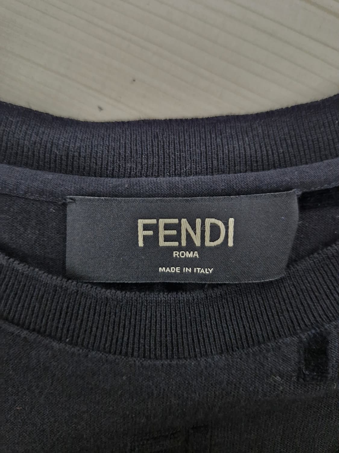 펜디(FENDI)FF 벨벳 로고 반팔 티셔츠 상품이미지6