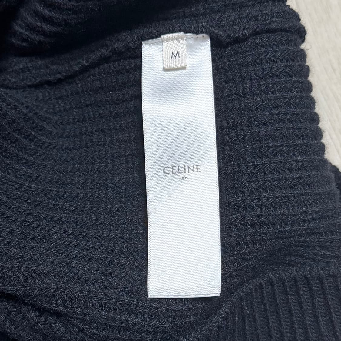 [오버핏 M/새상품급] 셀린느 리브드 레더패치 로고 울 후드티 블랙 상품이미지4