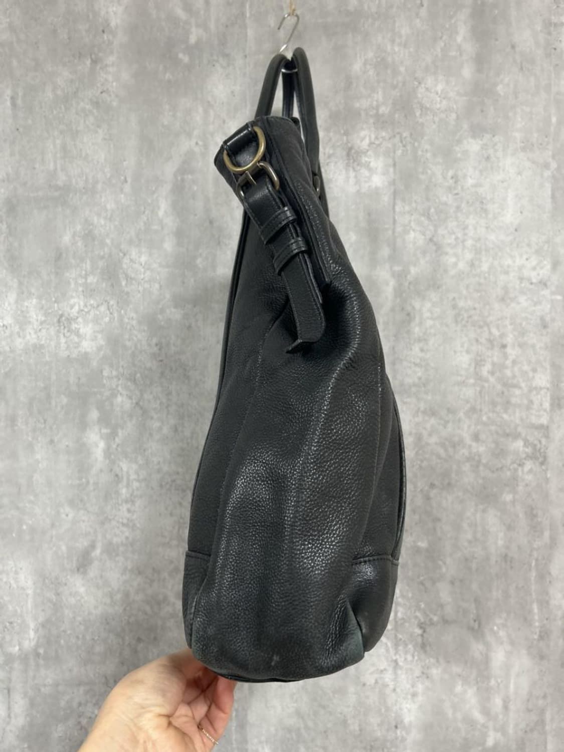 버버리 블랙 소가죽 토트백 상품이미지3