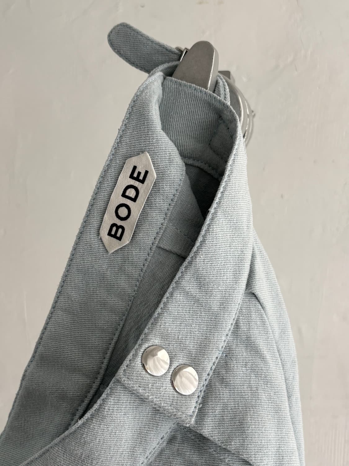 Bode 보디 스카이 블루 컬러 버튼 플라이 사이드 스트랩 팬츠  상품이미지8