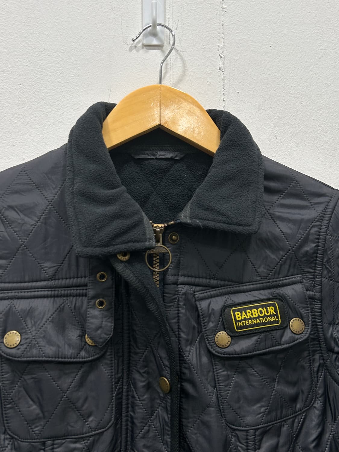 바버 인터내셔널 퀼팅 벨티드 자켓 네이비 여성 85 상품이미지4